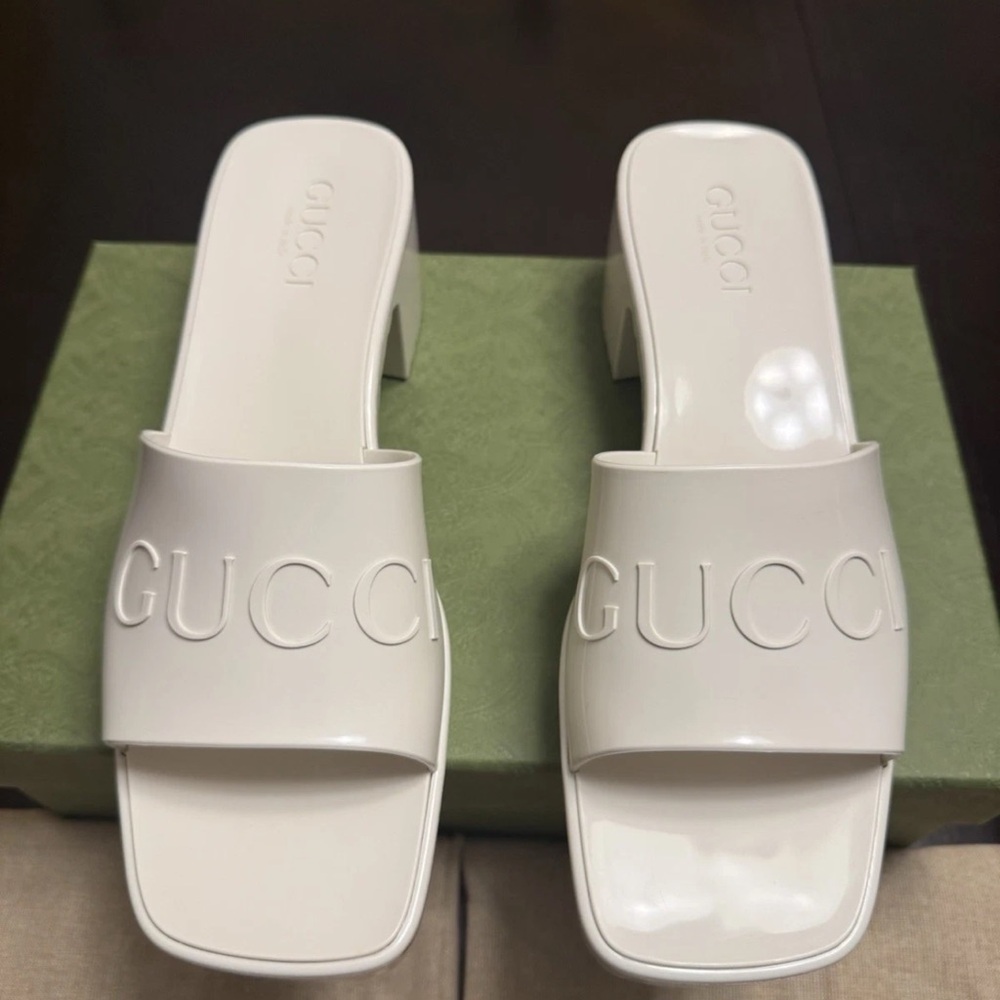 Gucci Cream Slide Sandals - Picture 3 of 9